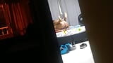 Ich ficke meinen nachbarn in amazonen-position, dominiert ihn in der domina, dann fickt er mich im doggystyle und cuckold nimmt von hinten auf snapshot 3