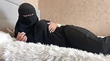 Syrische milf kreeg een dubbel orgasme terwijl ze haar poesje masturbeerde snapshot 2