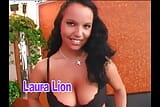 Laura lions ha davvero una bella impresa con tette. Laura lion, Bobi, George uhl - perv milfs e teens snapshot 1