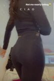 Chica bengalí cachonda mostrando leggings de culo snapshot 3