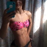 Abdominales rasgados en bikini snapshot 3