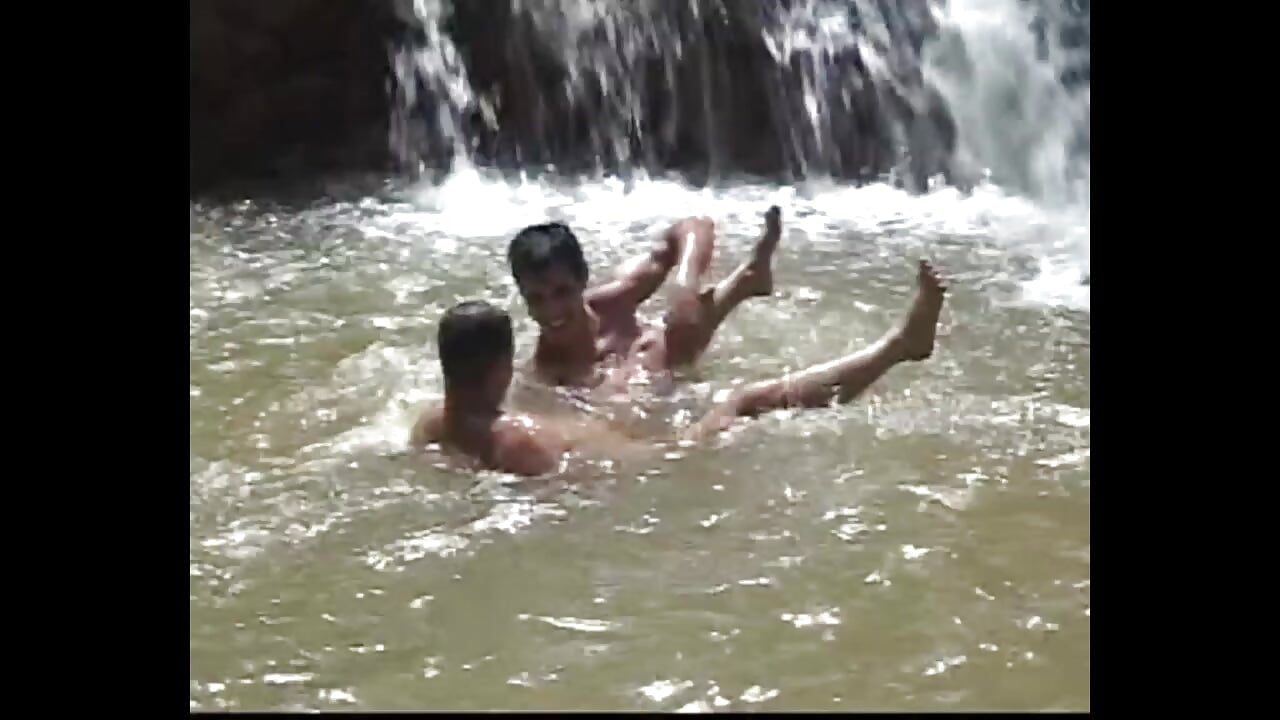 A dögös brazil Caipoera táncos szeret szopni és dugni