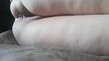 Masturbation brutale avec des nattes snapshot 3