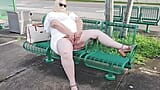 Jamdown26 - 戴穆斯林头巾的熟女在公交车站户外用大假阳具自慰，汽车经过 snapshot 13