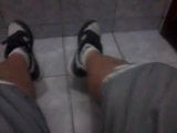 Gozando no tenis Nike com meias brancas do vizinho snapshot 1