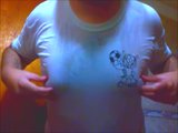 Gran trasero y moobs en camiseta mojada snapshot 1