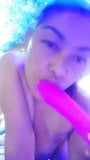 Thai Frau liebt den Dildo in Muschi und Arsch snapshot 1