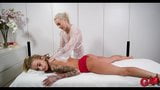 Geen normale massage, Daisy Lee en Marilyn Sugar snapshot 3