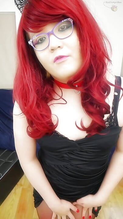ナイロンと小さな黒いドレス – Joi