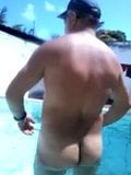 Coroa pelado na piscina snapshot 6