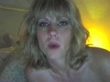 Amateur MILF masturbándose en webcam snapshot 1