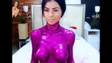 Fialová graffiti dívka - sexy podpatky a barva na tělo snapshot 13