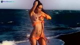 Mia Diamond se masturbează erotic și senzual pe plajă snapshot 6