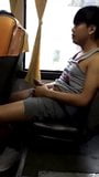 Asiatică Jo în autobuz (26 &quot;) snapshot 5