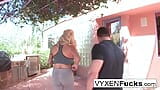 Rubia sexy Vyxen se folla a su entrenador personal snapshot 5