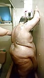 Mon mari donne un coup de main sous la douche. snapshot 9