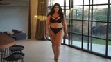 Sessão de fotos de lingerie plus size snapshot 1