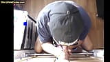 Голодная до члена глорихола DILF сосет с жадным ртом в любительском видео snapshot 12