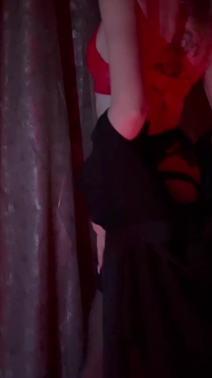 Heißes schätzchen tanzt striptease für dich snapshot 2