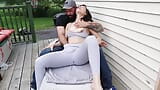 Romantico squirting all'aperto in pantaloni da yoga - con Jess e Tony snapshot 6