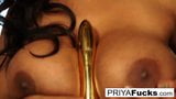 Esszimmer-Spaß mit sexy Priya Rai und einem goldenen Vibrator snapshot 11