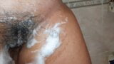 Ich rasiere meine haarige Muschi und stöhne - Lesben-Illusion snapshot 3