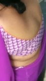 Chikna Gora Badan Wali Bhabhi calda saree camicetta me snapshot 2