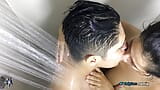 Ma demi-sœur me surprend sous la douche et je la baise snapshot 4