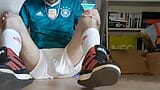 (GER) Geiler Fussballer in smelly NikeSocken zeigt sich selber snapshot 2