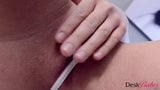 Lucy Li string ouvert und rosa Dildo snapshot 8