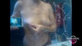 Nippleringlover - milf embarazada cachonda con grandes tetas y pezones perforados chorreando mucha leche en un espejo snapshot 9