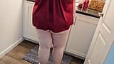 Pawg milf mit dickem hintern inspiziert und genießt ihr neues zuhause snapshot 3