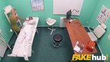 Gefälschtes Krankenhaus, süße blonde Russin isst Docs Sperma snapshot 3