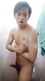 若いアジアの十代の男はシャワーの下でWanksと絶頂 snapshot 16