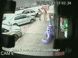 Homem que andando pelado em rua de Taguatinga snapshot 1