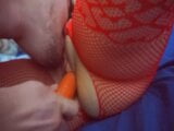 Kelinci merah menginginkan wortel yang besar snapshot 12