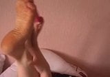 Une MILF blonde sexy fait vibrer sa chatte snapshot 1