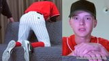 Un garçon hétéro de 18 ans se fait fesser dans un uniforme de baseball snapshot 4