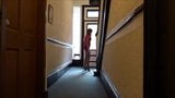Сексуальный кроссдрессер Naomi напыщенный в коридоре snapshot 10