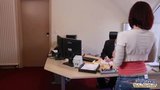 Alte, junge Pornos, meine Schwester fickte ihren Chef im Büro snapshot 1