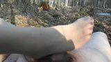 Footjob in naaktkousen met mooie paarse nagellak snapshot 6