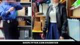 Shoplyfter - gorąca azjatycka mama rucha się o wolność pasierbicy snapshot 12