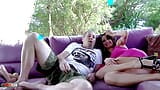 Fisting, Squirting, Anal Pochen, Deepthroating mit der wilden MILF Lyna Cypher snapshot 1