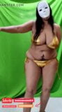 Sona bhabhi in gouden bikinidans snapshot 6