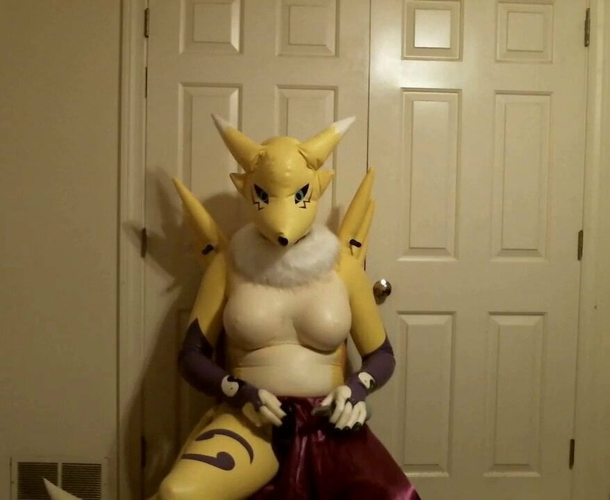Masturbare cu latex Renamon