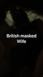 Britse gemaskerde vrouw deelde snapshot 1