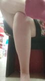 在肮脏的商店里，nicoletta向你展示她又脏又汗的脚 snapshot 19