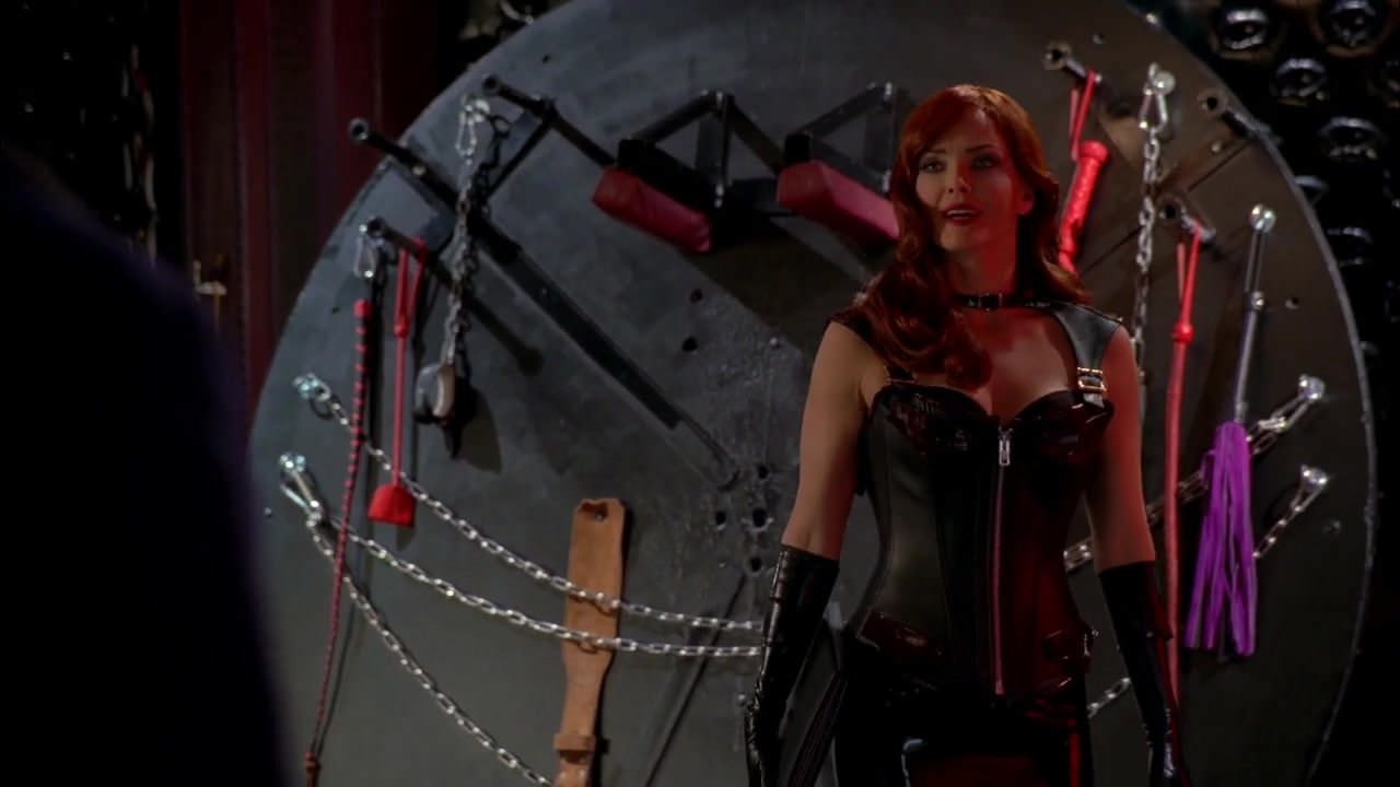 Dina Meyer - zamek s02e16