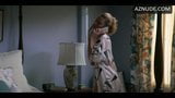 Betty Gilpin dans une culotte blanche en satin épais snapshot 2