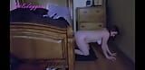 Cachonda pelirroja esposa caliente se despierta secretamente folla un consolador bbc en el lado de la cama en perrito snapshot 8